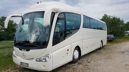 Mercedes-Benz Irizar PB 51+2 fő (340 Ft/km vagy 9.000 Ft/óra)