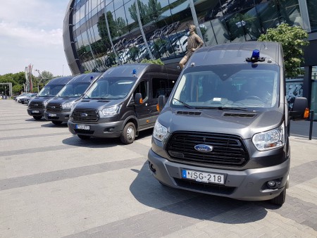 Ford Transit 16+2 fő (220 Ft/km vagy 6.000 Ft/óra) Új modell
