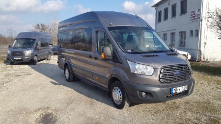 Ford Transit 16+2 fő (220 Ft/km vagy 6.000 Ft/óra).